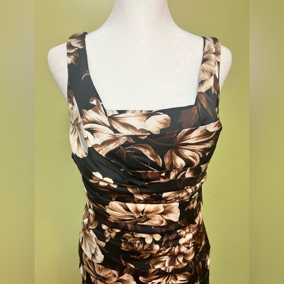 Express Elegant Ruched Floral Midi Dress – Black, Brown & Beige – size 4 - Picture 10 of 16